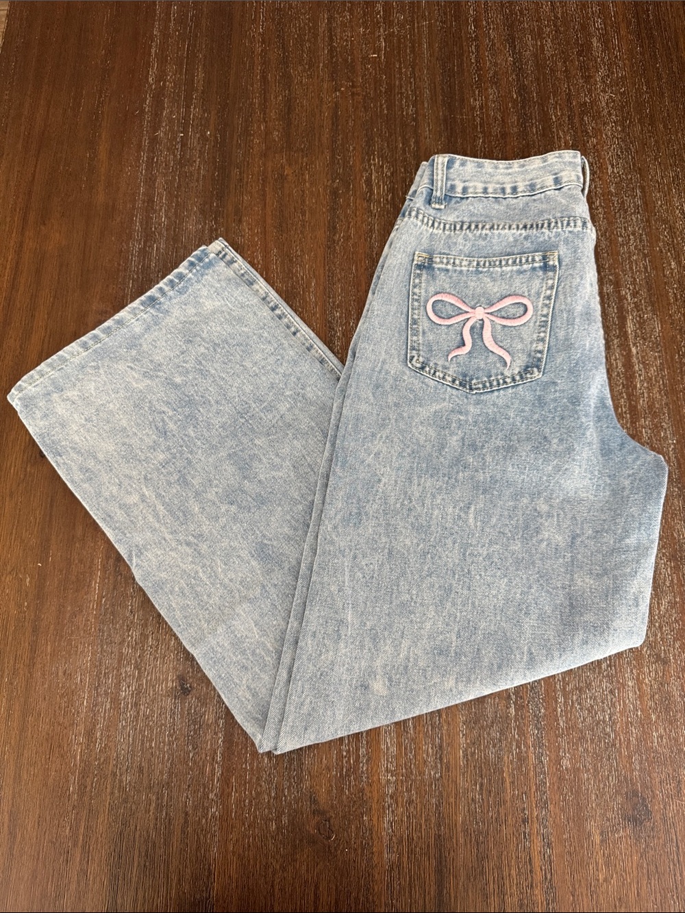 SHEIN Light Wash Straight Leg Jeans with Pink Bow Pocket